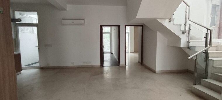 Room, ss-almeria 3.5 Bedroom 2000 Sq.Ft. Apartment In Sector 84 Gurgaon 9267349
