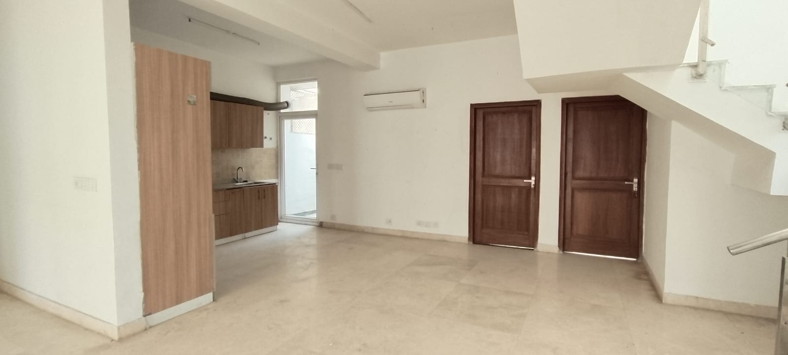 3.5 BHK + Servant Room Apartment For Sale in SS Almeria