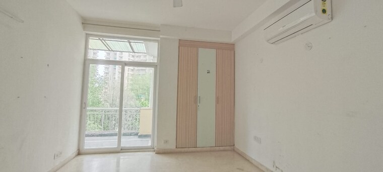 Room, ss-almeria 3.5 Bedroom 2000 Sq.Ft. Apartment In Sector 84 Gurgaon 9267349