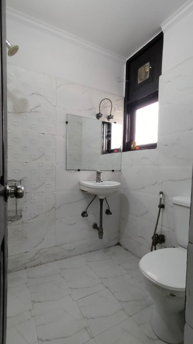 Bathroom, dwarka 3 Bedroom 1850 Sq.Ft. Apartment In Dwarka Delhi 9267436