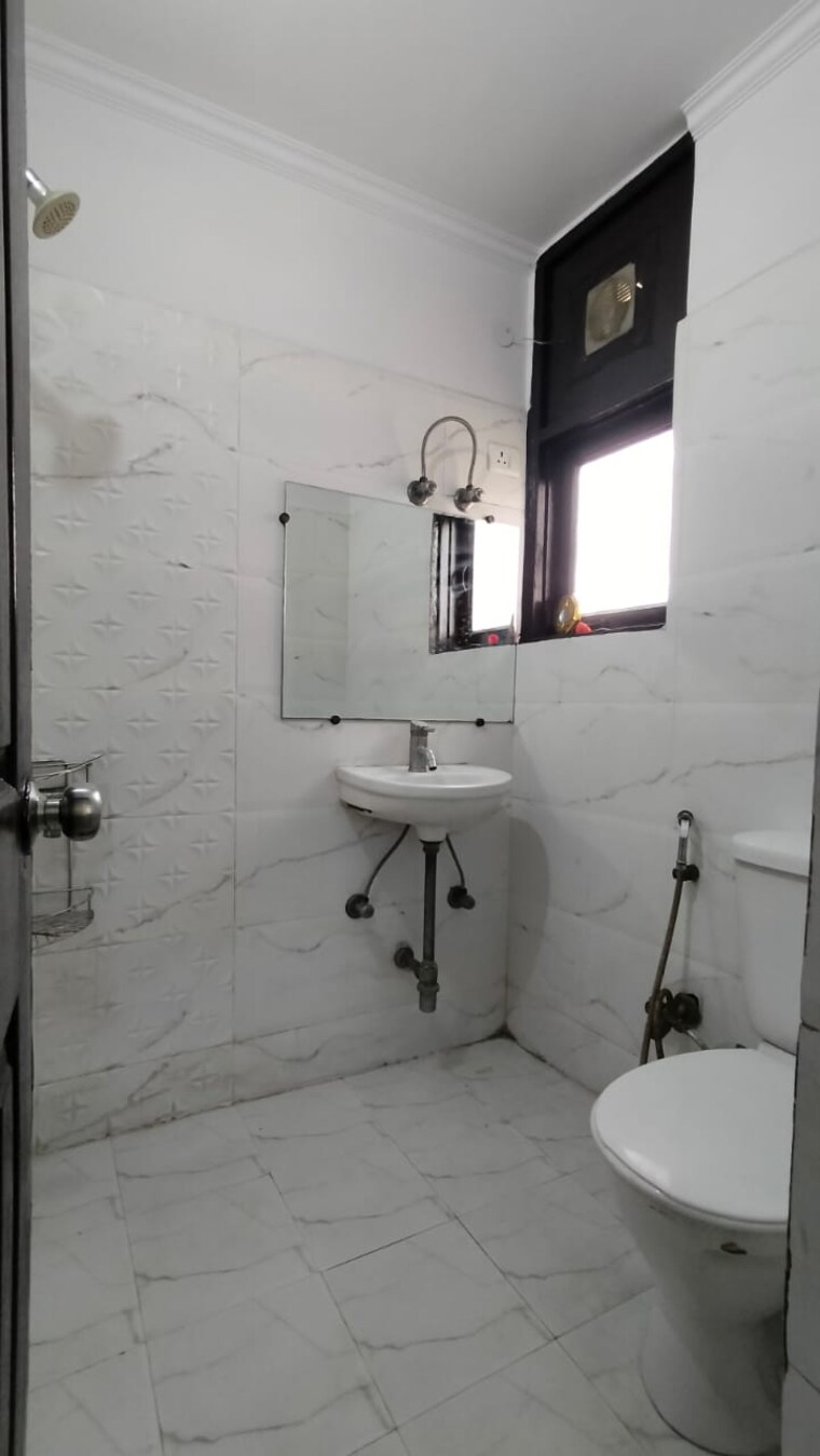 Bathroom, dwarka 3 Bedroom 1850 Sq.Ft. Apartment In Dwarka Delhi 9267436