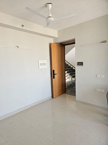 Room in 2 BHK Apartment at Tata Eureka Park, Sector 150 – for Rent