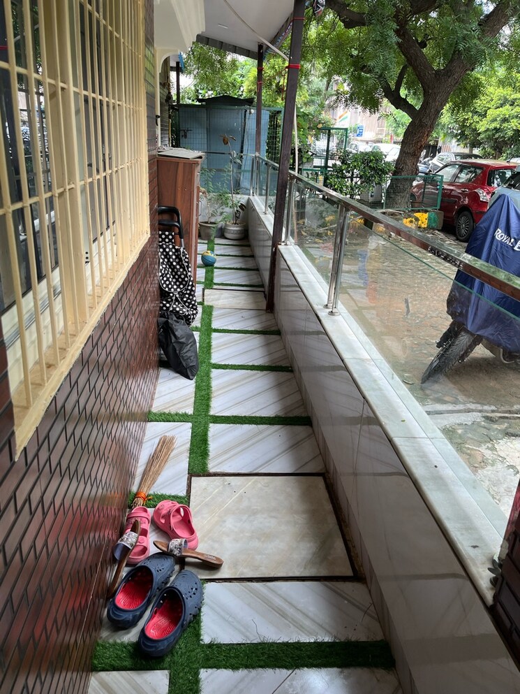 Balcony, shipra-suncity 2 Bedroom 1200 Sq.Ft. Apartment In Vaibhav Khand Ghaziabad 9267440