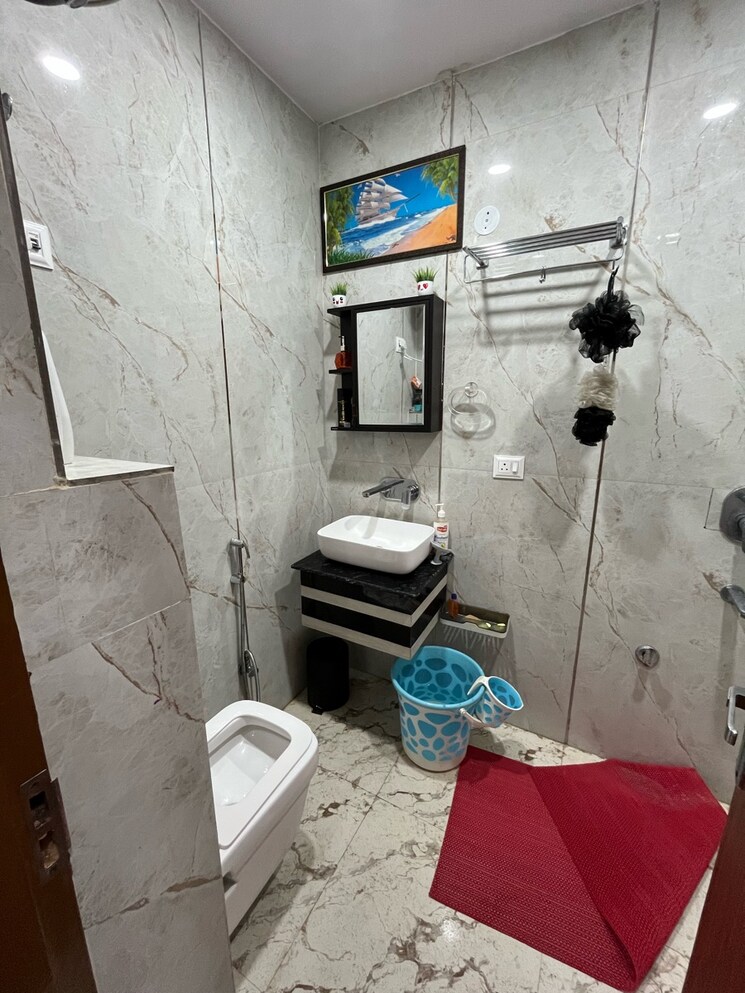 Bathroom, shipra-suncity 2 Bedroom 1200 Sq.Ft. Apartment In Vaibhav Khand Ghaziabad 9267440