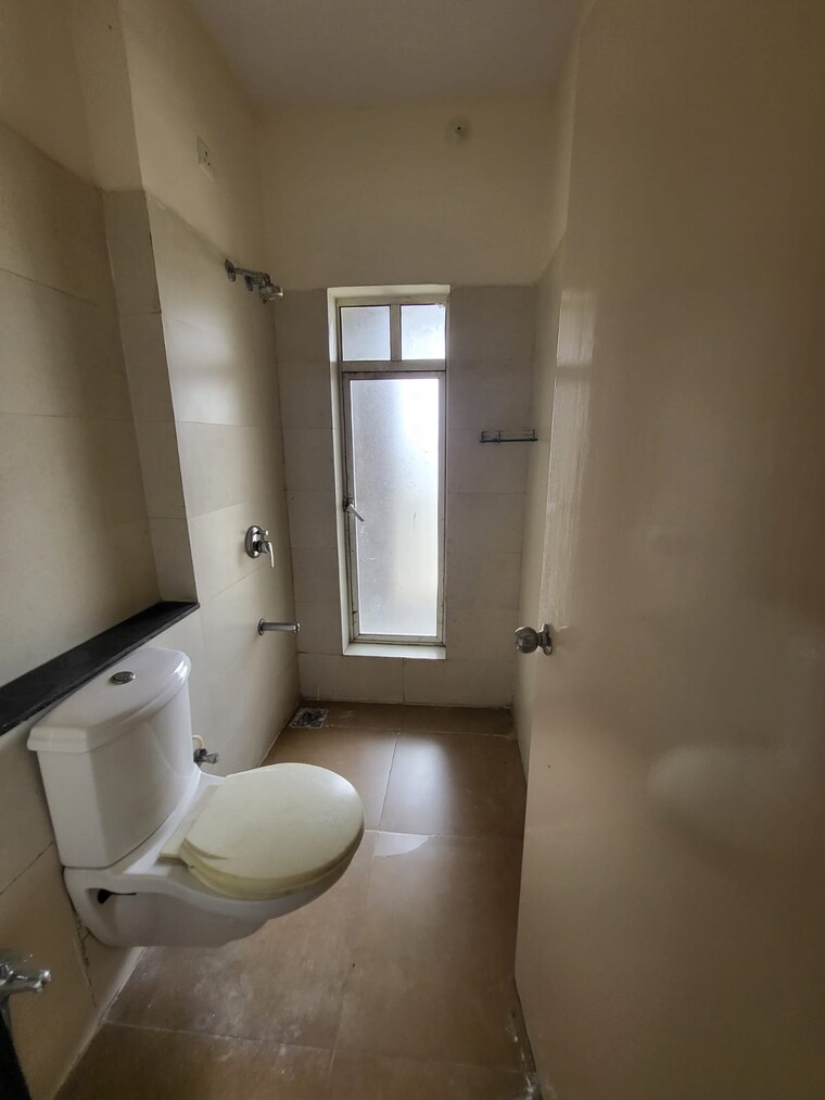 Bathroom, indiabulls-greens 3 Bedroom 976 Sq.Ft. Apartment In New Panvel Navi Mumbai 9267493