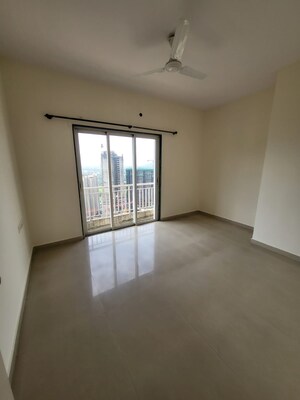 Room in 3 BHK Apartment at Indiabulls Greens, New Panvel – for Sale