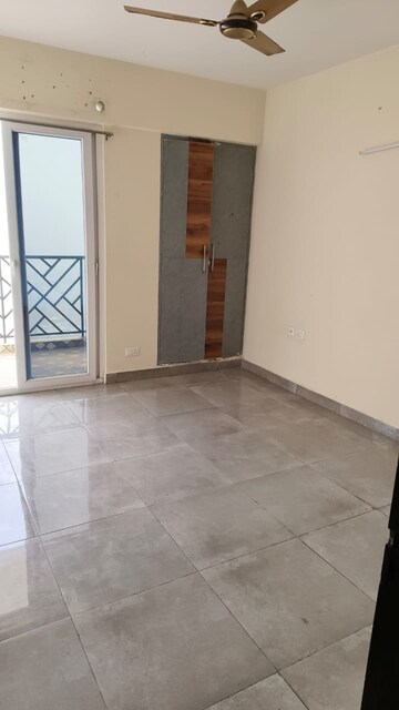 Room in 2 BHK Apartment at Saya Gold Avenue, Vaibhav Khand – for Rent
