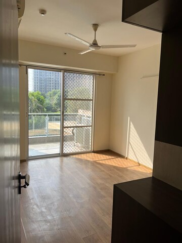 Room in 2.5 BHK Apartment at Ireo The Corridors, Sector 67a – for Sale