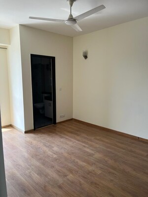 Room in 2.5 BHK Apartment at Ireo The Corridors, Sector 67a – for Sale