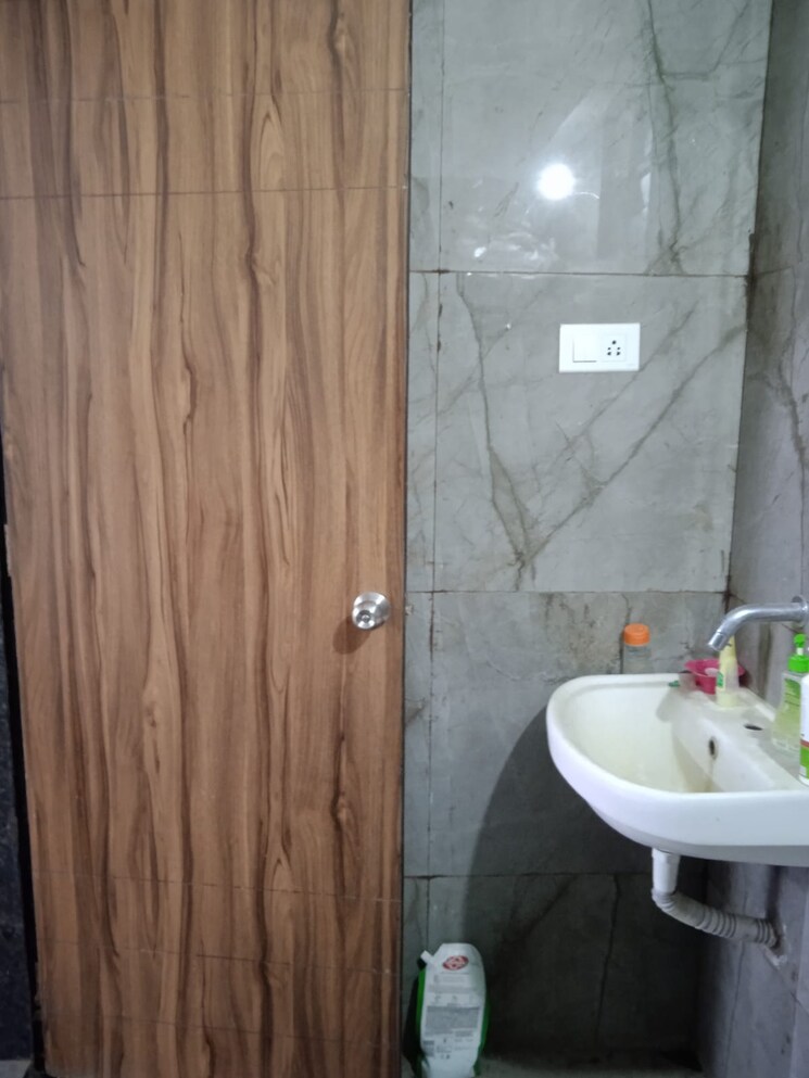 Bathroom, shree-nidhi 2 Bedroom 606 Sq.Ft. Apartment In Lohgaon Pune 9267592