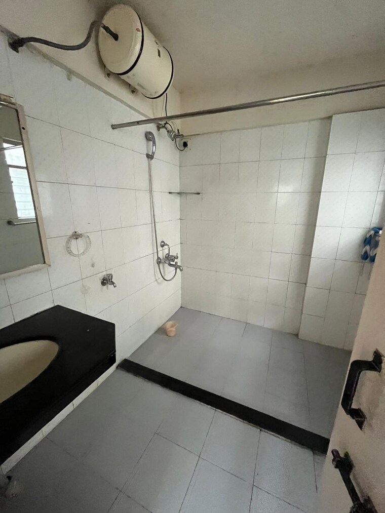 Bathroom, amrut-runwal-paradise 1 Bedroom 600 Sq.Ft. Apartment In Kothrud Pune 9267619