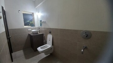 Bathroom in 5 BHK Villa at Porvorim – for Rent