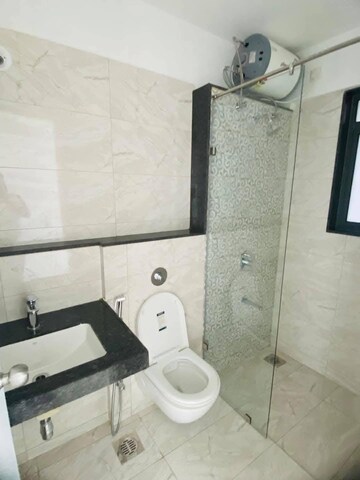 Master Bedroom in 1.5 BHK Apartment at Amanora Gold Towers, Hadapsar – for Rent