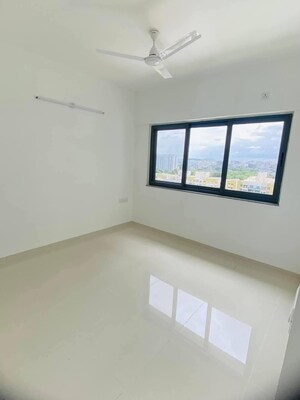 Room in 1.5 BHK Apartment at Amanora Gold Towers, Hadapsar – for Rent