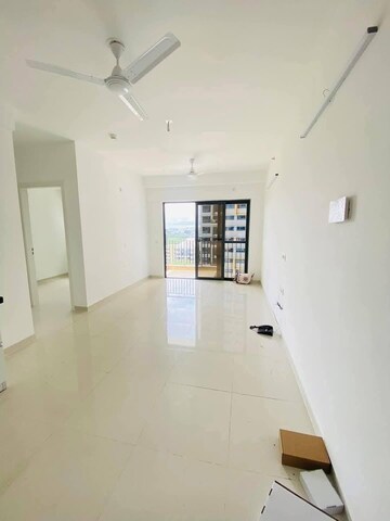 Building Lobby in 1.5 BHK Apartment at Amanora Gold Towers, Hadapsar – for Rent