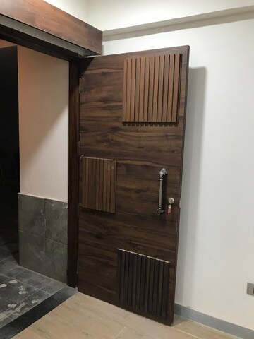 Room in 3 BHK Builder Floor at Auram Floor, South City 2 – for Rent