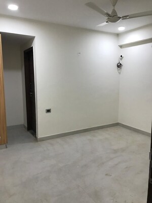 Room in 3 BHK Builder Floor at Auram Floor, South City 2 – for Rent