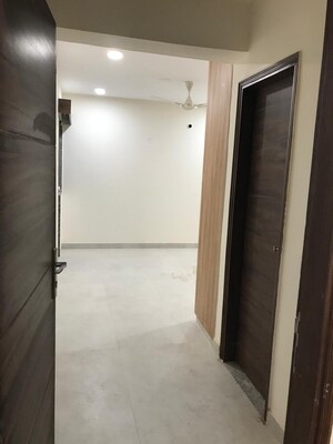Room in 3 BHK Builder Floor at Auram Floor, South City 2 – for Rent