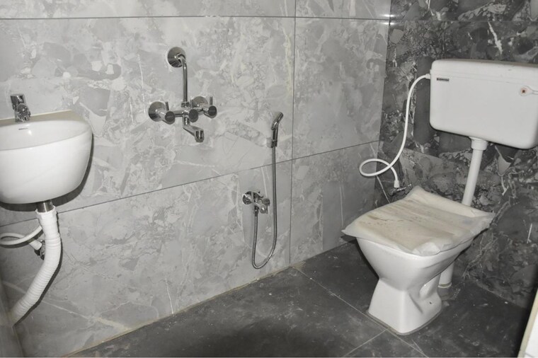 Attached Bathroom, tolichowki 2 Bedroom 1110 Sq.Ft. Apartment In Tolichowki Hyderabad 9267675