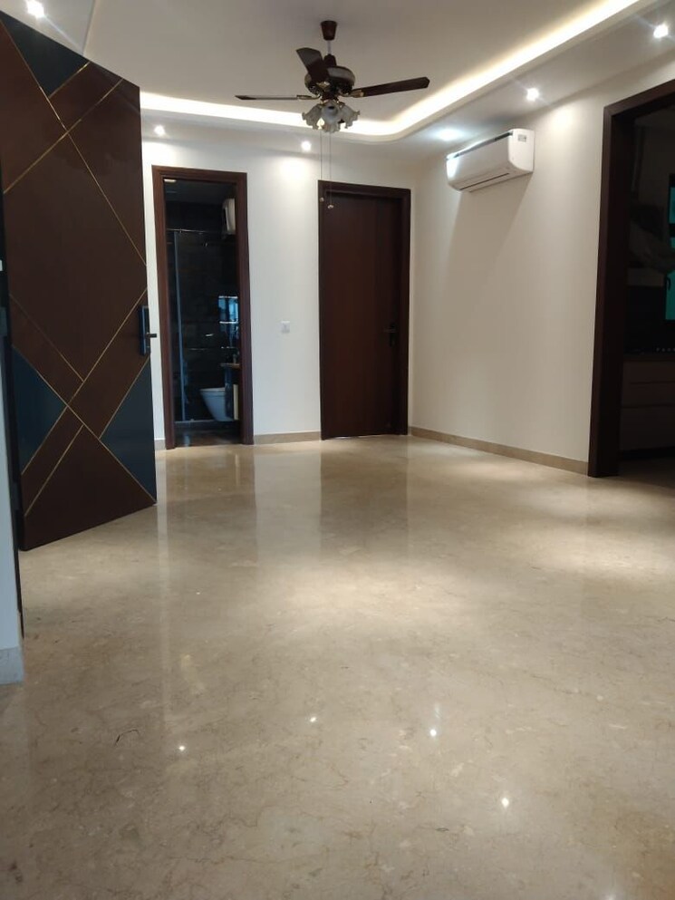 Room, sector 23 2 Bedroom 1449 Sq.Ft. Builder Floor In Sector 23 Gurgaon 9267816