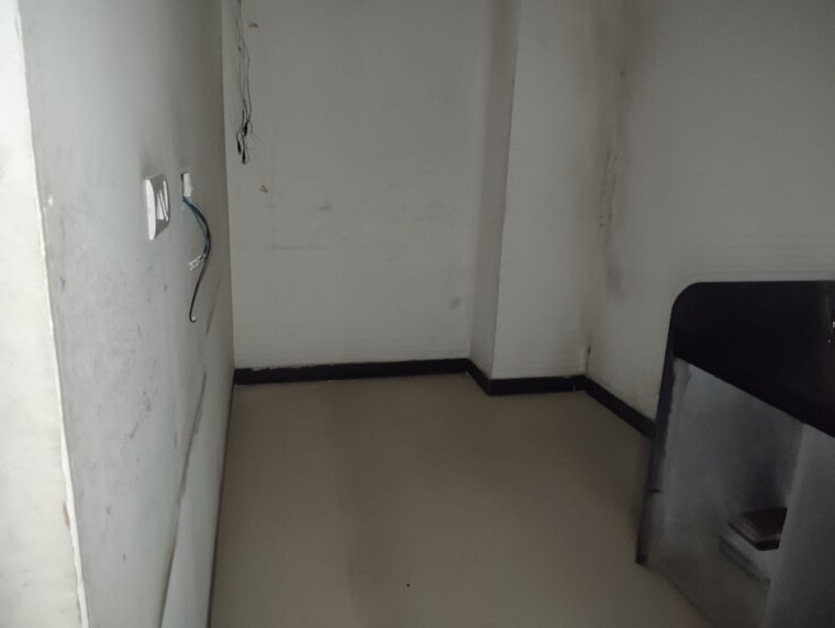 Room, ace-business-centre Commercial Office Space 1550 Sq.Ft. In Panchsheel Nagar Thane 9267835