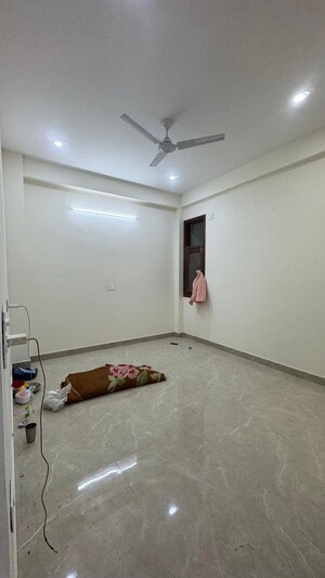 Room in 2 BHK Apartment at Chattarpur – for Rent