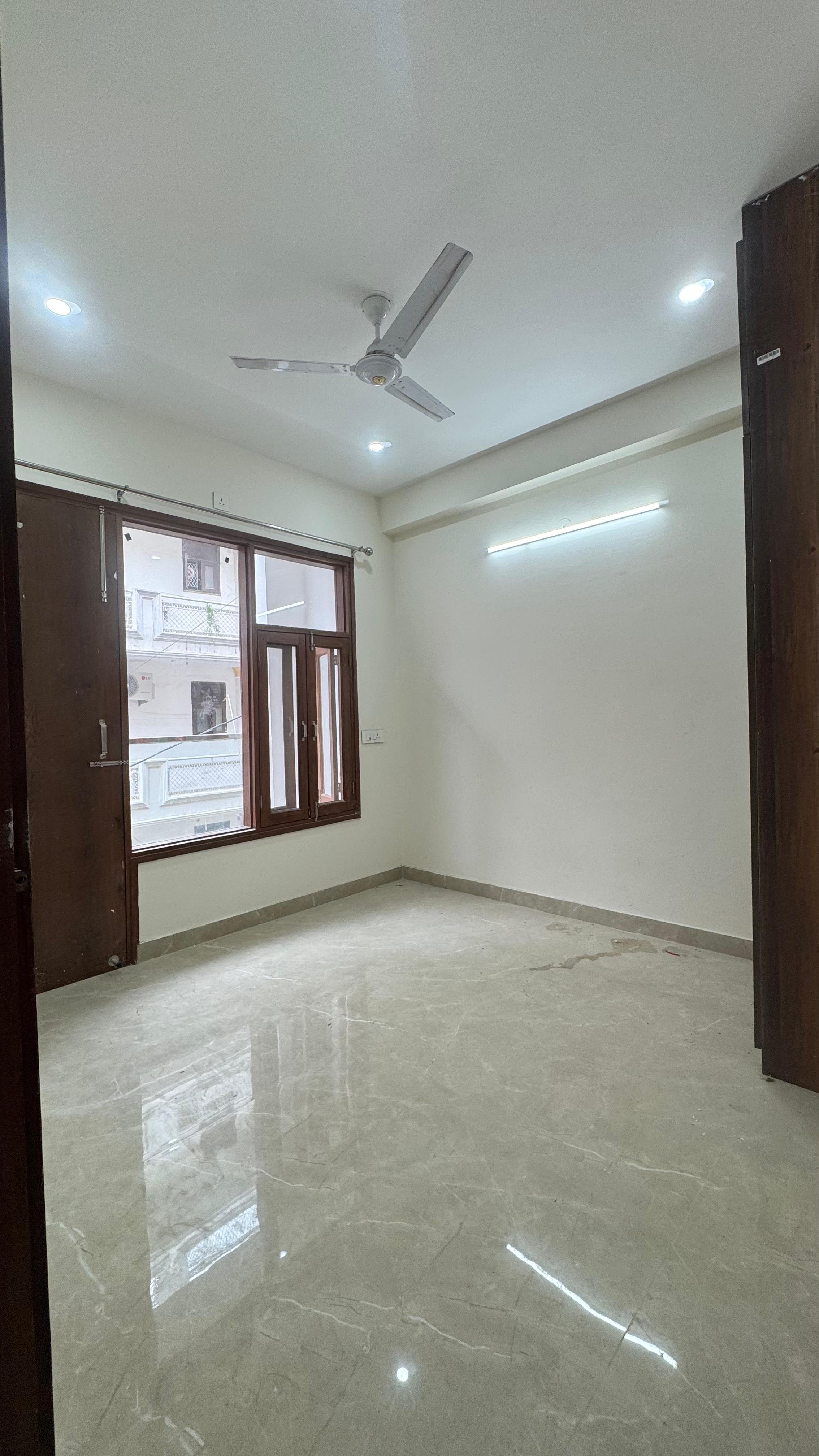 2 BHK + Servant Room Apartment For Rent in Chattarpur