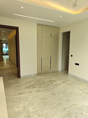 Room in 4 BHK Builder Floor at Sector 23 – for Rent