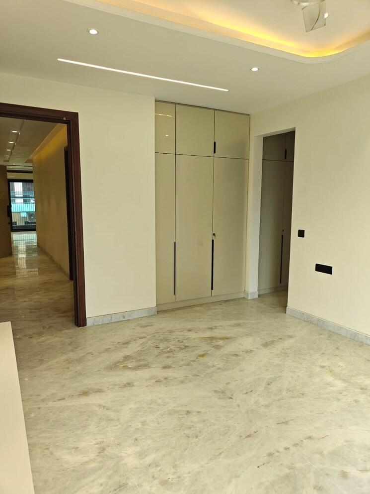 Room, sector 23 4 Bedroom 2040 Sq.Ft. Builder Floor In Sector 23 Gurgaon 9267804