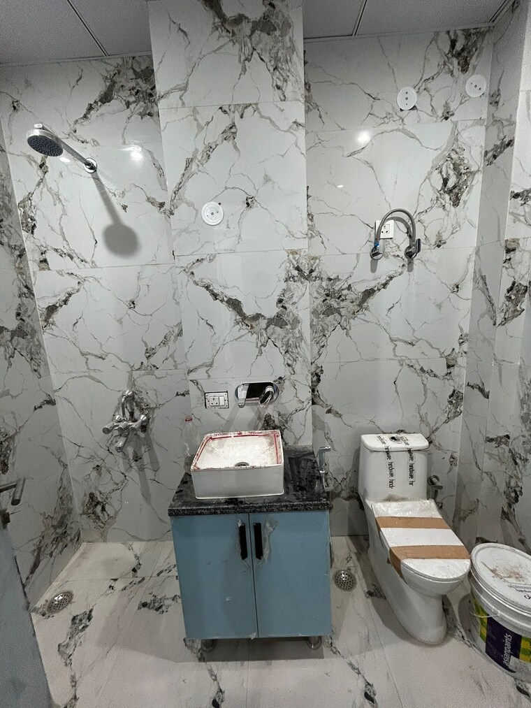 Bathroom, palam vihar 1 Bedroom 400 Sq.Ft. Builder Floor In Palam Vihar Gurgaon 9267869