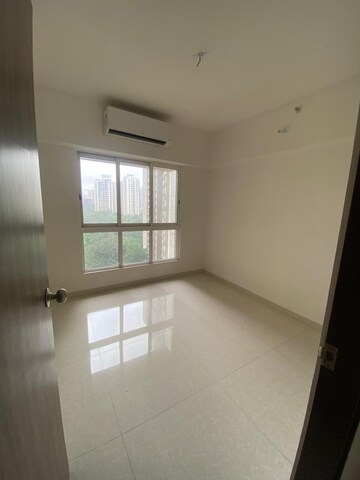 Room in 2 BHK Apartment at Lodha Amara, Kolshet Road – for Sale