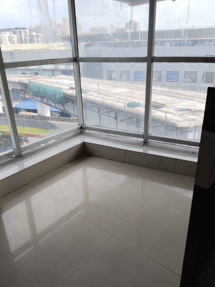 Balcony, pinak-galaxy Commercial Office Space in IT/SEZ 1200 Sq.Ft. In Kapur Bawdi Thane 9267906