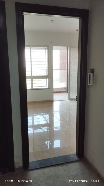 Room in 1 BHK Apartment at VTP Leonara, Mahalunge – for Rent
