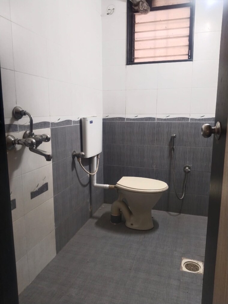 Bathroom, mahavir-astha 3 Bedroom 950 Sq.Ft. Apartment In Kharghar Navi Mumbai 9267877