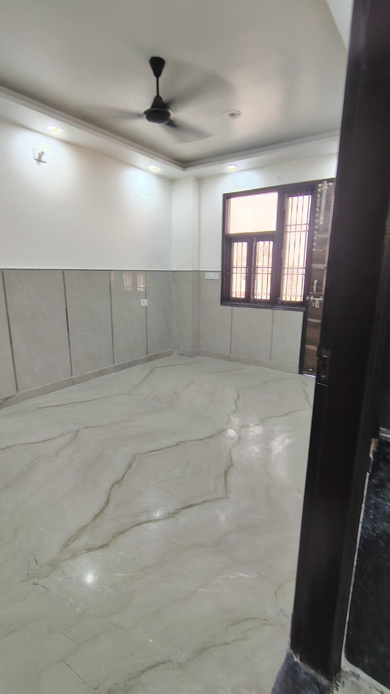 Room, dwarka mor 3 Bedroom 1170 Sq.Ft. Builder Floor In Dwarka Mor Delhi 9267912