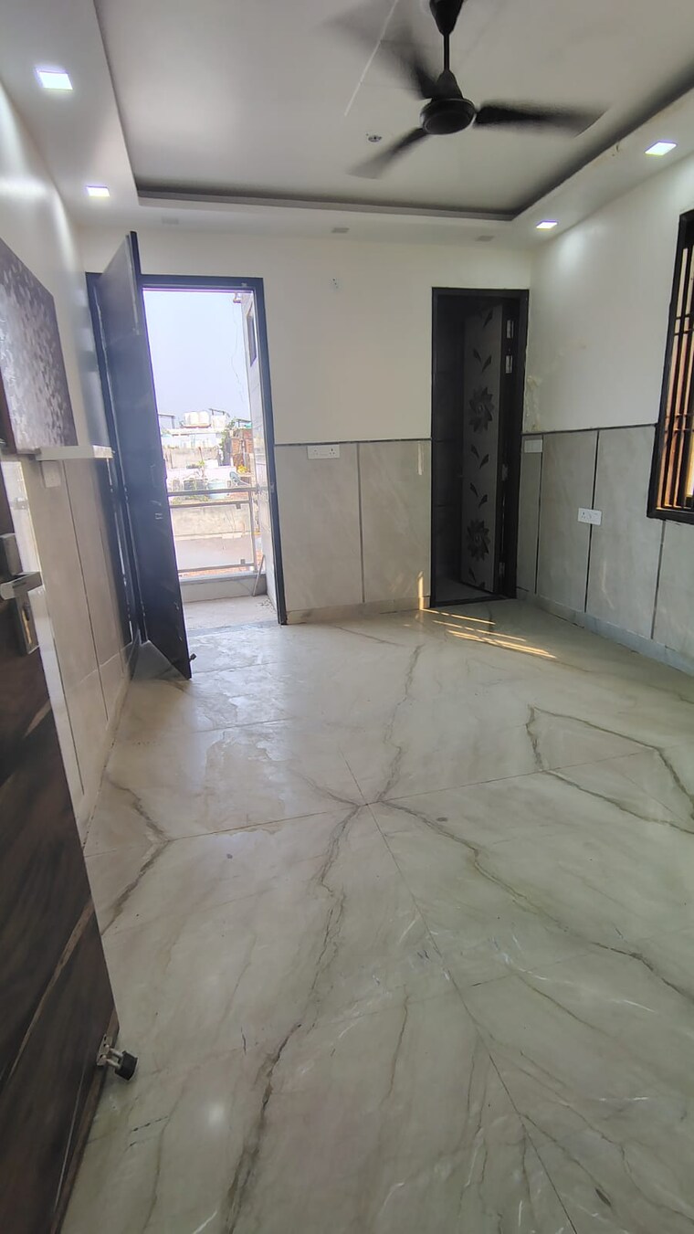 Room, dwarka mor 3 Bedroom 1170 Sq.Ft. Builder Floor In Dwarka Mor Delhi 9267912