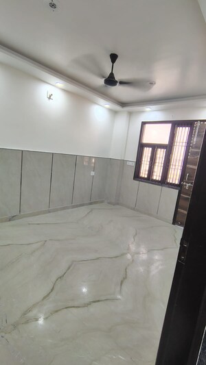 Bathroom in 3 BHK Builder Floor at Dwarka Mor – for Rent