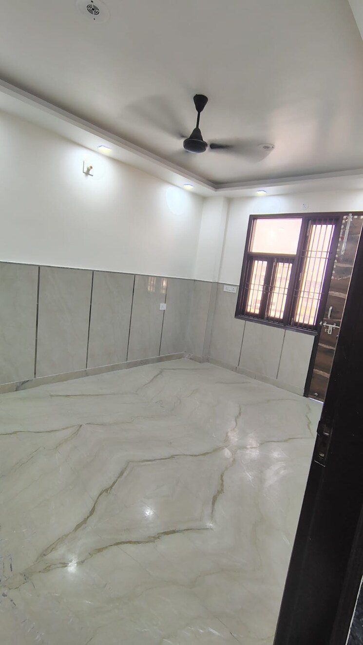 Bathroom, dwarka mor 3 Bedroom 1170 Sq.Ft. Builder Floor In Dwarka Mor Delhi 9267912