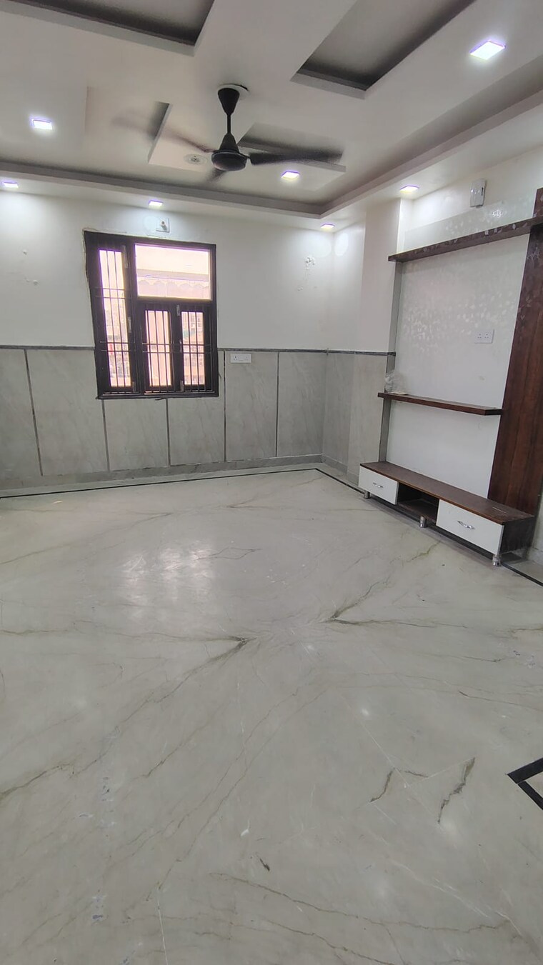 Room, dwarka mor 3 Bedroom 1170 Sq.Ft. Builder Floor In Dwarka Mor Delhi 9267912