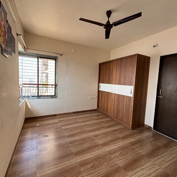 Room in 3 BHK Apartment at Flying Kite, Jaydev Singh Nagar – for Rent