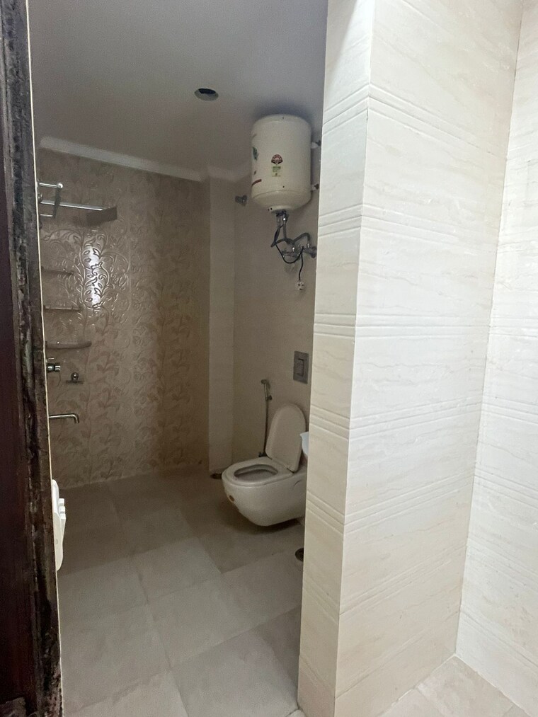 Bathroom, palam-vihar-residents-association 3 Bedroom 2380 Sq.Ft. Builder Floor In Palam Vihar Gurgaon 9268030