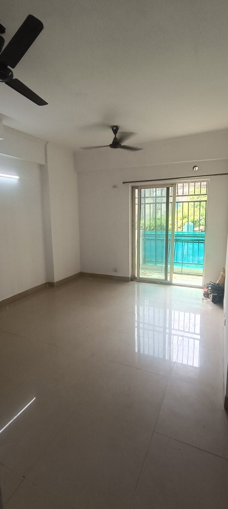 Room, aims-golf-city 2 Bedroom 950 Sq.Ft. Apartment In Sector 75 Noida 9268060