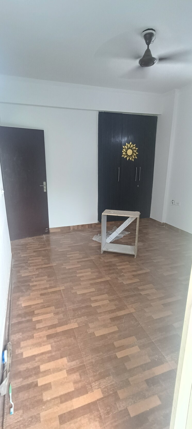 Room, aims-golf-city 2 Bedroom 950 Sq.Ft. Apartment In Sector 75 Noida 9268060