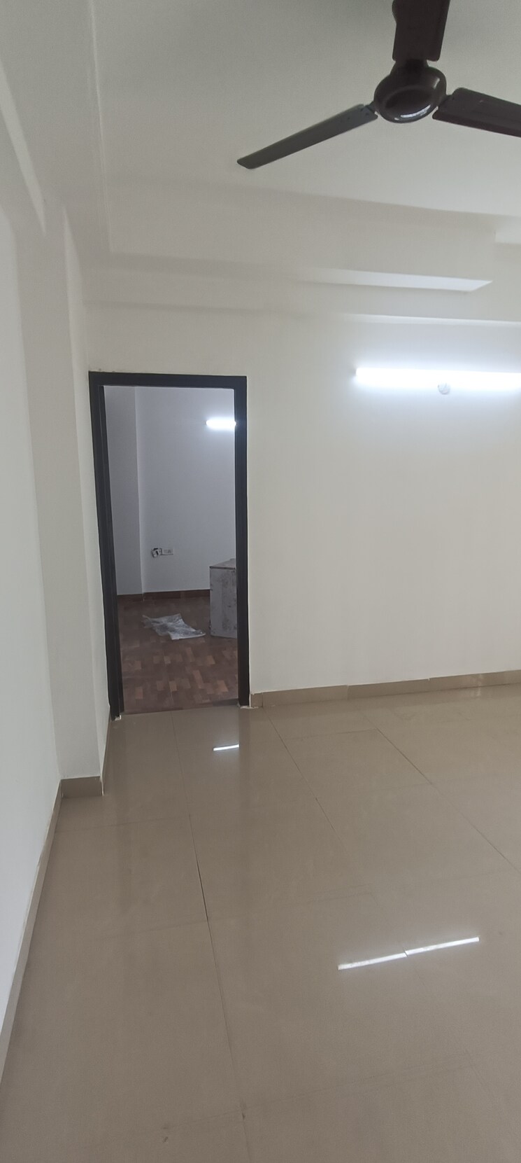 Room, aims-golf-city 2 Bedroom 950 Sq.Ft. Apartment In Sector 75 Noida 9268060