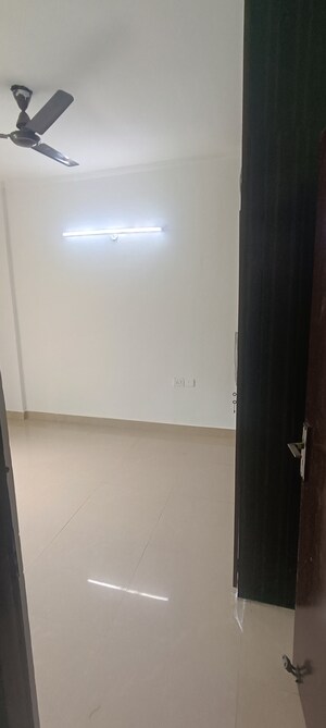 Room in 2 BHK Apartment at Aims Golf City, Sector 75 – for Rent