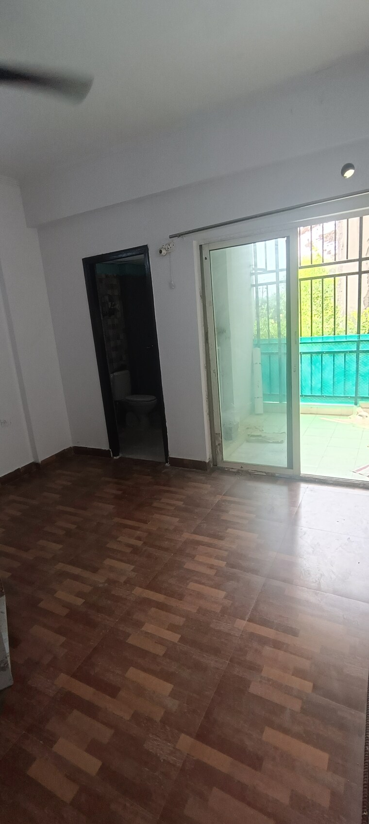 Room, aims-golf-city 2 Bedroom 950 Sq.Ft. Apartment In Sector 75 Noida 9268060