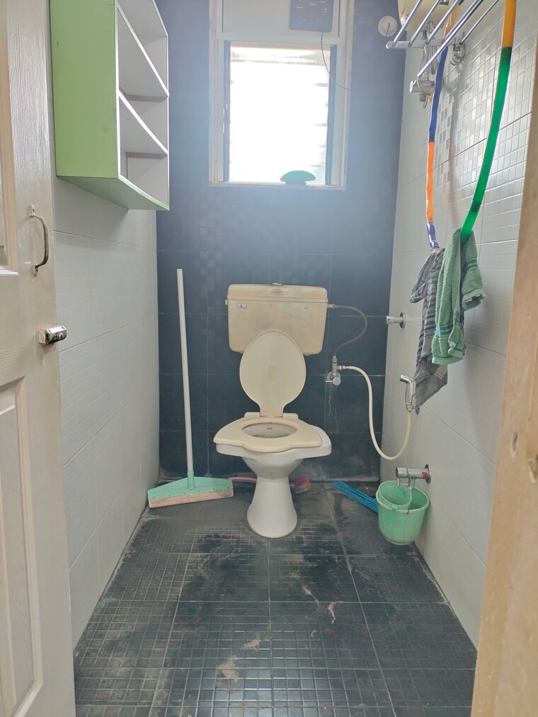 Bathroom, vijay-annex-29 3 Bedroom 1000 Sq.Ft. Apartment In Waghbil Thane 9268118