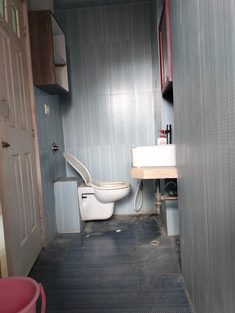 Bathroom, vijay-annex-29 3 Bedroom 1000 Sq.Ft. Apartment In Waghbil Thane 9268118
