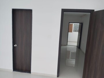 Room in 1 BHK Apartment at Ruparel Elara, Kandivali West – for Rent