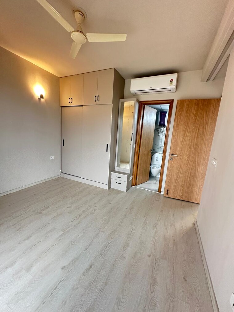 Room, shree-vardhman-mantra 2 Bedroom 600 Sq.Ft. Builder Floor In Sector 67 Gurgaon 9268124